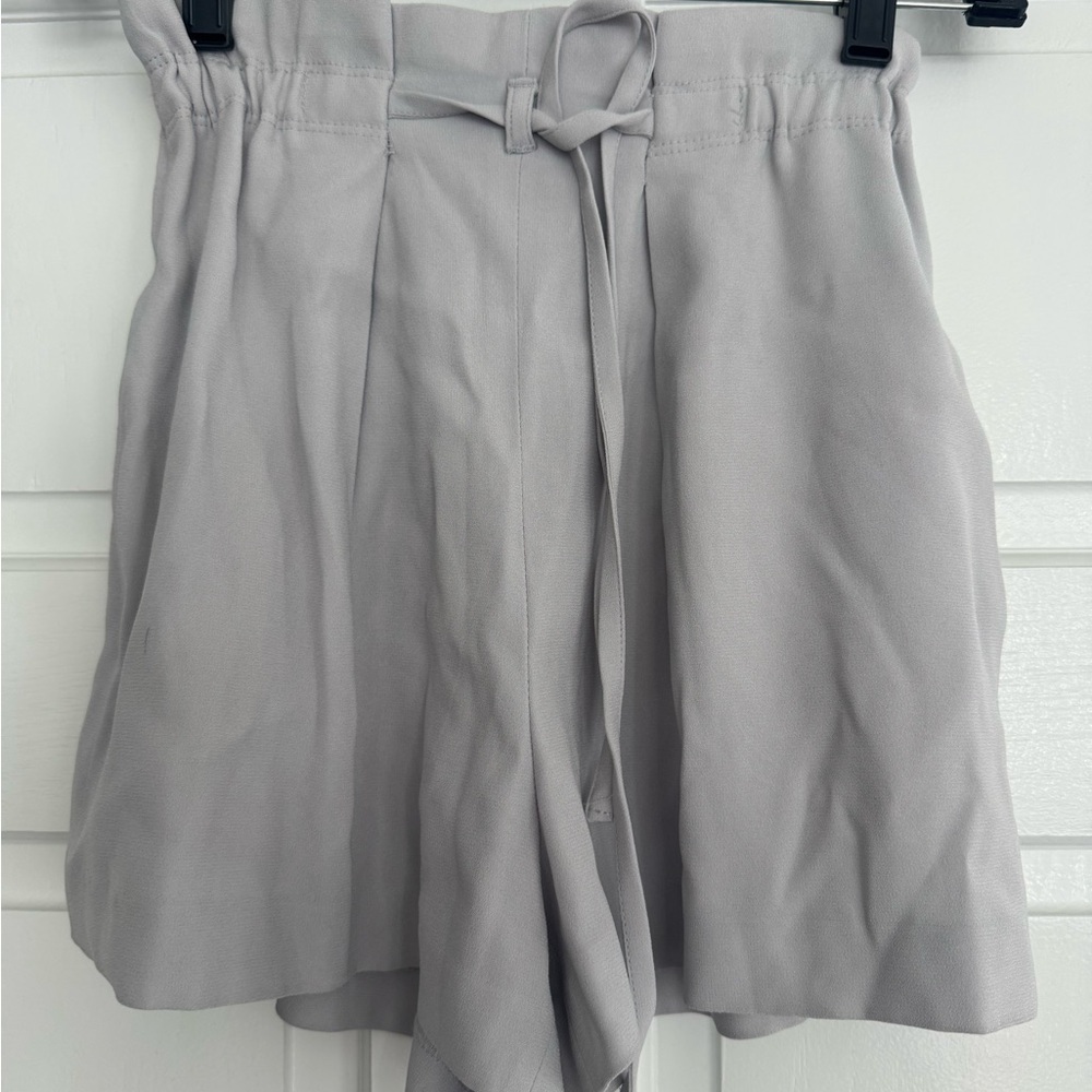 Aritzia .Babaton light grey dress shorts Great condition. 
Size xxs